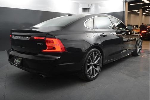 2019 Volvo S90 T5 Momentum