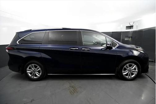 2022 Toyota Sienna Limited 7-Passenger