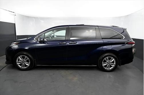 2022 Toyota Sienna Limited 7-Passenger
