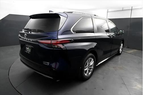 2022 Toyota Sienna Limited 7-Passenger