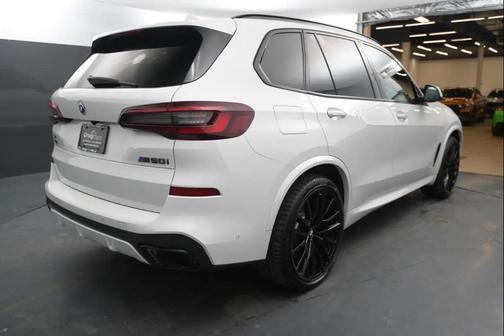 2022 BMW X5 M50i