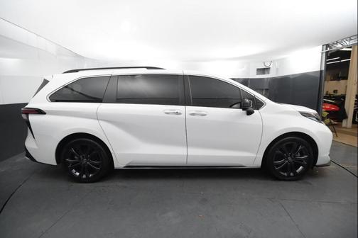 2022 Toyota Sienna XSE 7 Passenger