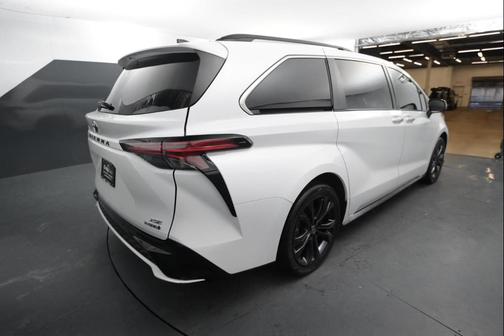 2022 Toyota Sienna XSE 7 Passenger