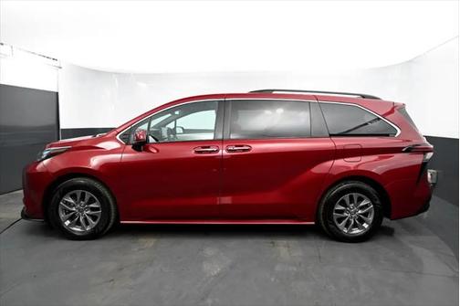2022 Toyota Sienna XLE 7 Passenger