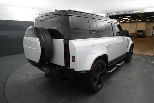 2024 Land Rover Defender 110 P400 X-Dynamic SE