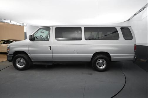 2011 Ford E350 Super Duty XLT