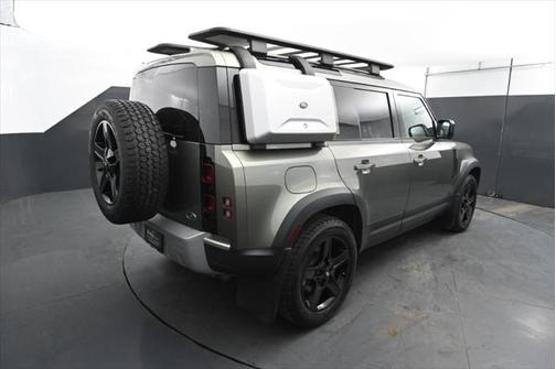 2022 Land Rover Defender 110 SE