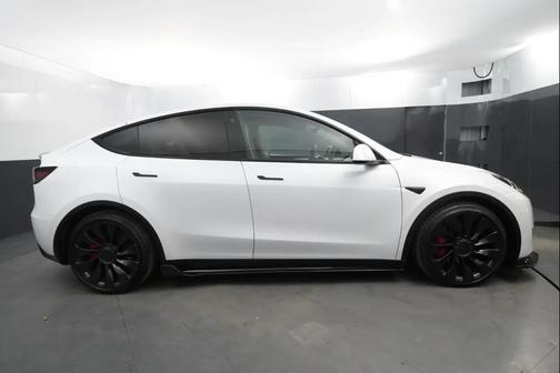 Pearl White Multi-Coat 2023 Tesla Model Y Performance Dual Motor All-Wheel Drive