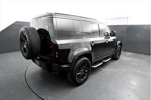 2022 Land Rover Defender 110 SE