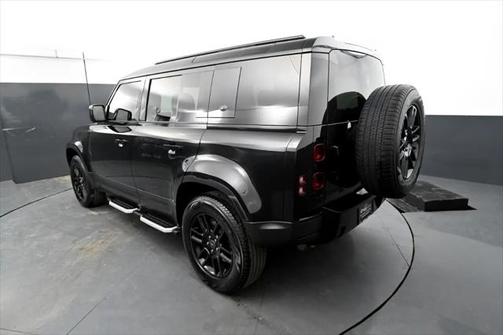 2022 Land Rover Defender 110 SE
