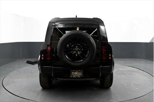 2022 Land Rover Defender 110 SE