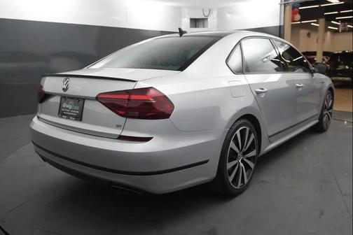 Reflex Silver Metallic w/Black Roof 2018 Volkswagen Passat 3.6L V6 GT