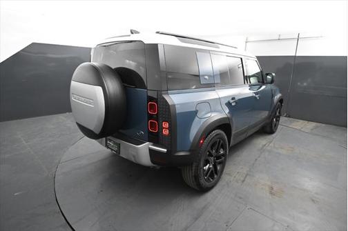 2020 Land Rover Defender 110 SE