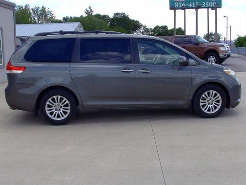 Green 2012 Toyota Sienna XLE