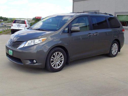 Green 2012 Toyota Sienna XLE