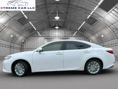 White 2015 Lexus ES 350 Base