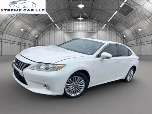 White 2015 Lexus ES 350 Base
