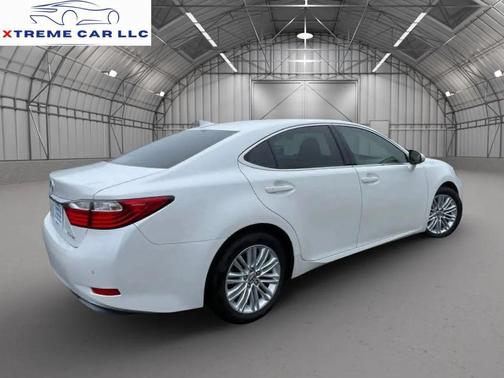 White 2015 Lexus ES 350 Base