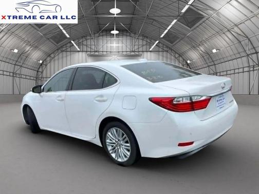 White 2015 Lexus ES 350 Base