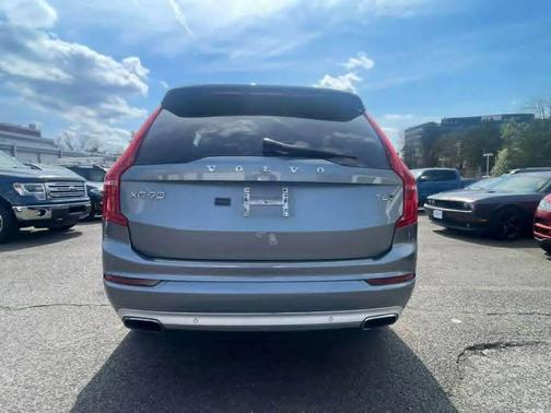 Gray 2018 Volvo XC90 T6 Momentum