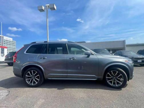 Gray 2018 Volvo XC90 T6 Momentum