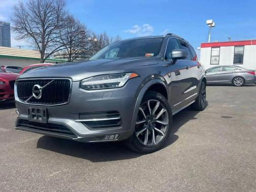 Gray 2018 Volvo XC90 T6 Momentum