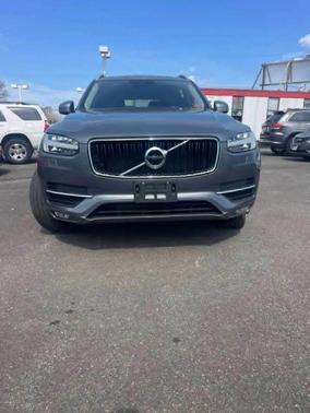 Gray 2018 Volvo XC90 T6 Momentum