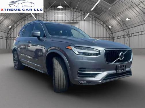 Gray 2018 Volvo XC90 T6 Momentum