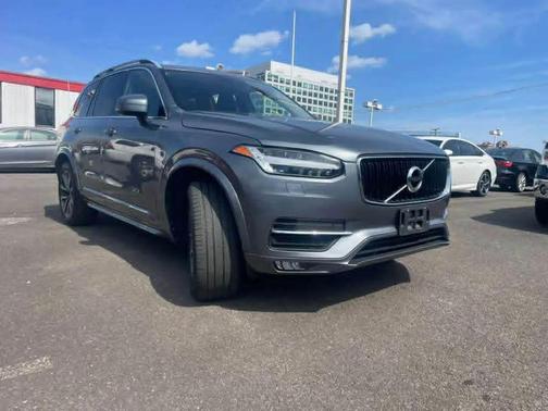 Gray 2018 Volvo XC90 T6 Momentum