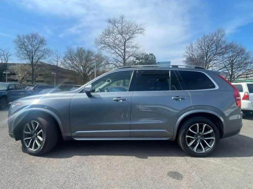 Gray 2018 Volvo XC90 T6 Momentum
