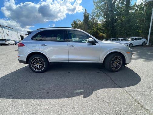 2017 Porsche Cayenne Platinum Edition