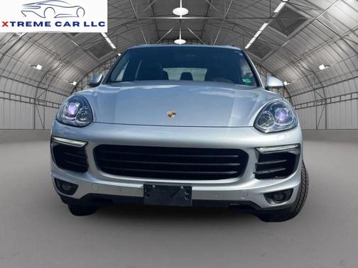 Rhodium Silver Metallic 2017 Porsche Cayenne Platinum Edition