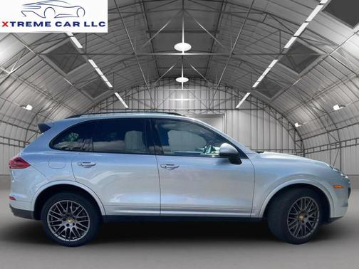 Rhodium Silver Metallic 2017 Porsche Cayenne Platinum Edition