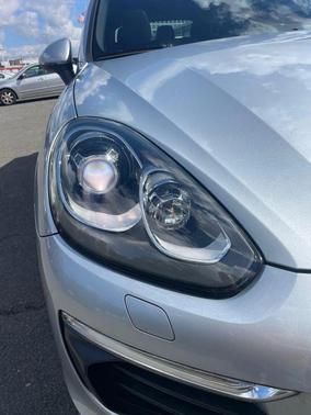 2017 Porsche Cayenne Platinum Edition