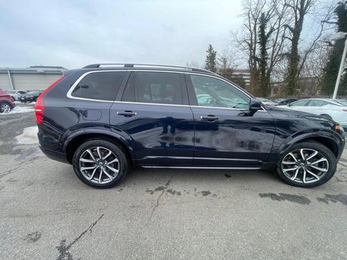 2017 Volvo XC90 T6 Momentum