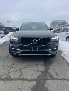 2017 Volvo XC90 T6 Momentum