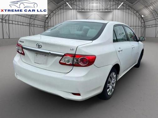 Super White 2013 Toyota Corolla LE