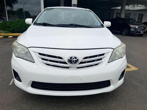 Super White 2013 Toyota Corolla LE