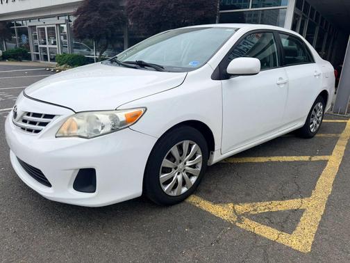 Super White 2013 Toyota Corolla LE
