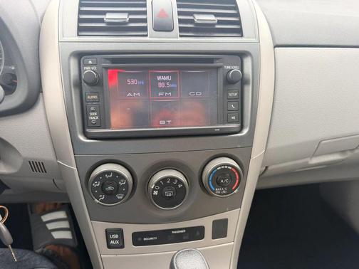Super White 2013 Toyota Corolla LE