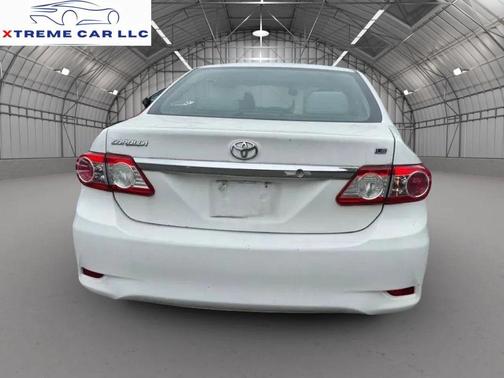 Super White 2013 Toyota Corolla LE