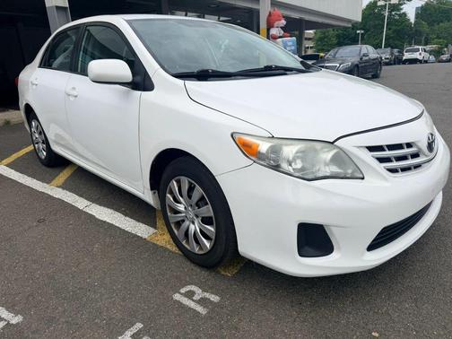 Super White 2013 Toyota Corolla LE