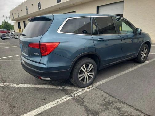 Modern Steel Metallic 2016 Honda Pilot EX-L