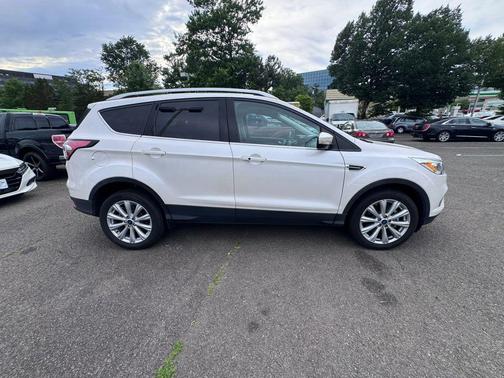 White Platinum Metallic Tri-Coat 2017 Ford Escape Titanium