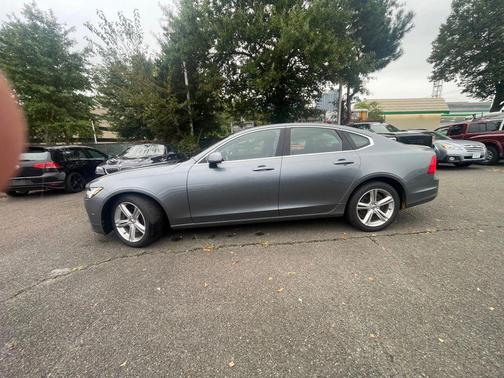 2017 Volvo S90 T5 Momentum