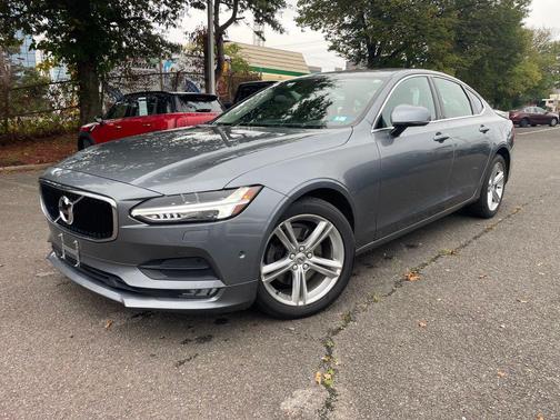 2017 Volvo S90 T5 Momentum