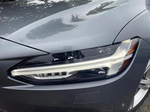 2017 Volvo S90 T5 Momentum