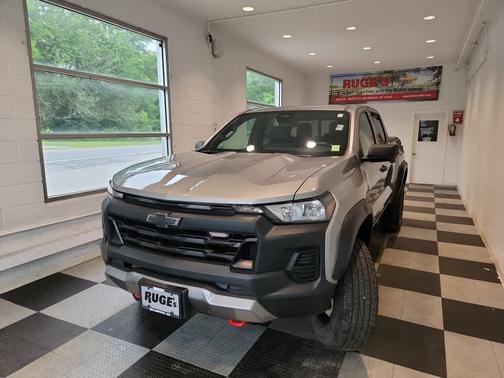 Sterling Gray Metallic 2024 Chevrolet Colorado Trail Boss