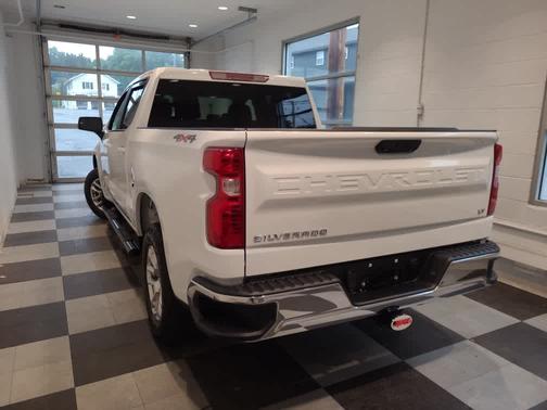 Summit White 2024 Chevrolet Silverado 1500 LT (2FL)