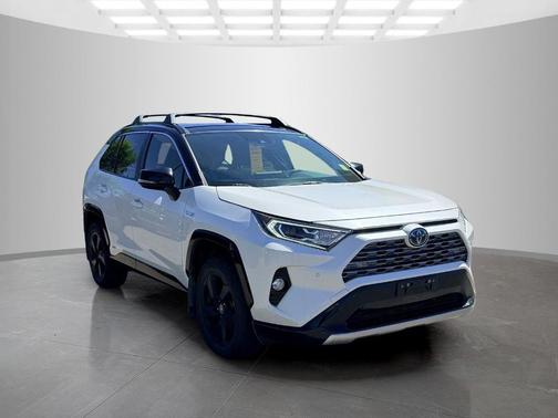 Blizzard Pearl 2020 Toyota RAV4 Hybrid XSE